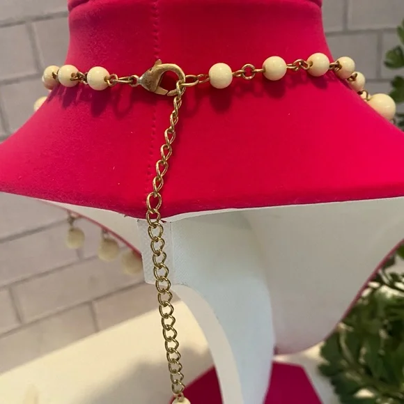 Cream bead Bib style necklace - Picture 5 of 5